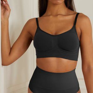 NWT Skims Black Onyx Sculpting Bralette - US S / M